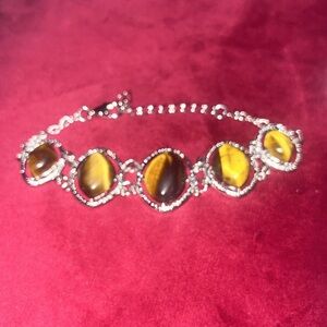 Nwt 61.5 cute. tiger eye bracelet  non tarnish sweat proof waterproof